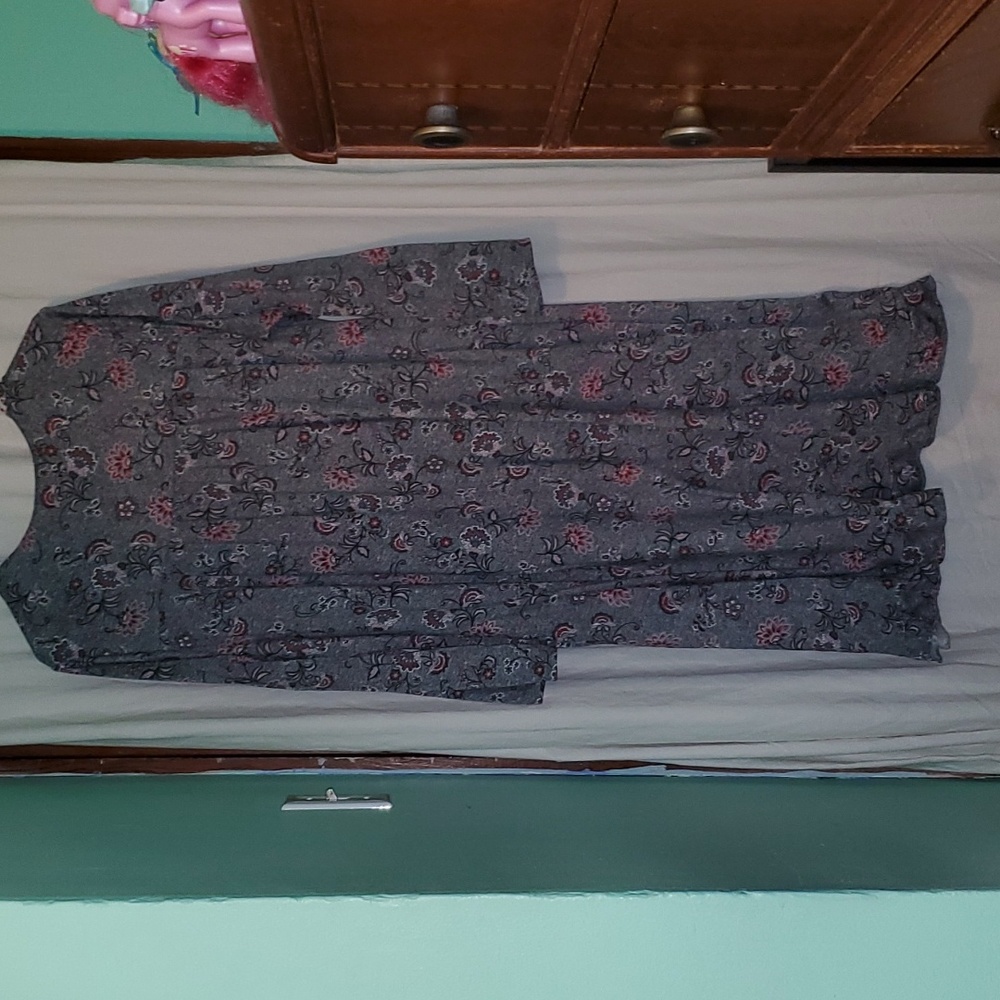 Secret Treasures Nightgown - Picture 9 of 10